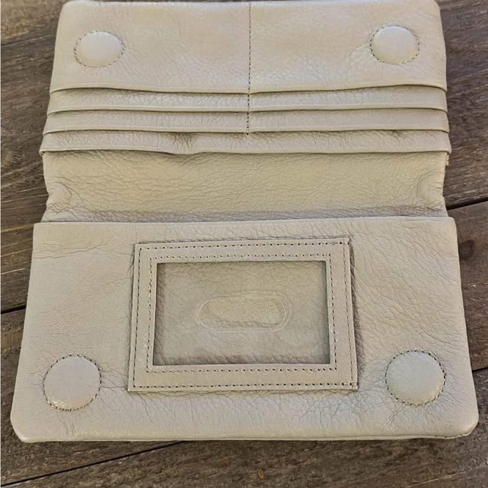 HOBO Cream Leather Wallet had about a month. Like new!
